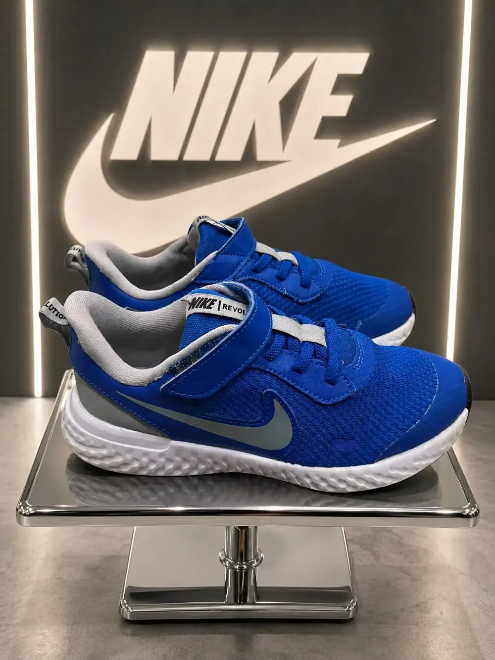 Nike Revolution 6 FlyEase Blue Running Sneakers Youth 1Y BQ5672-403